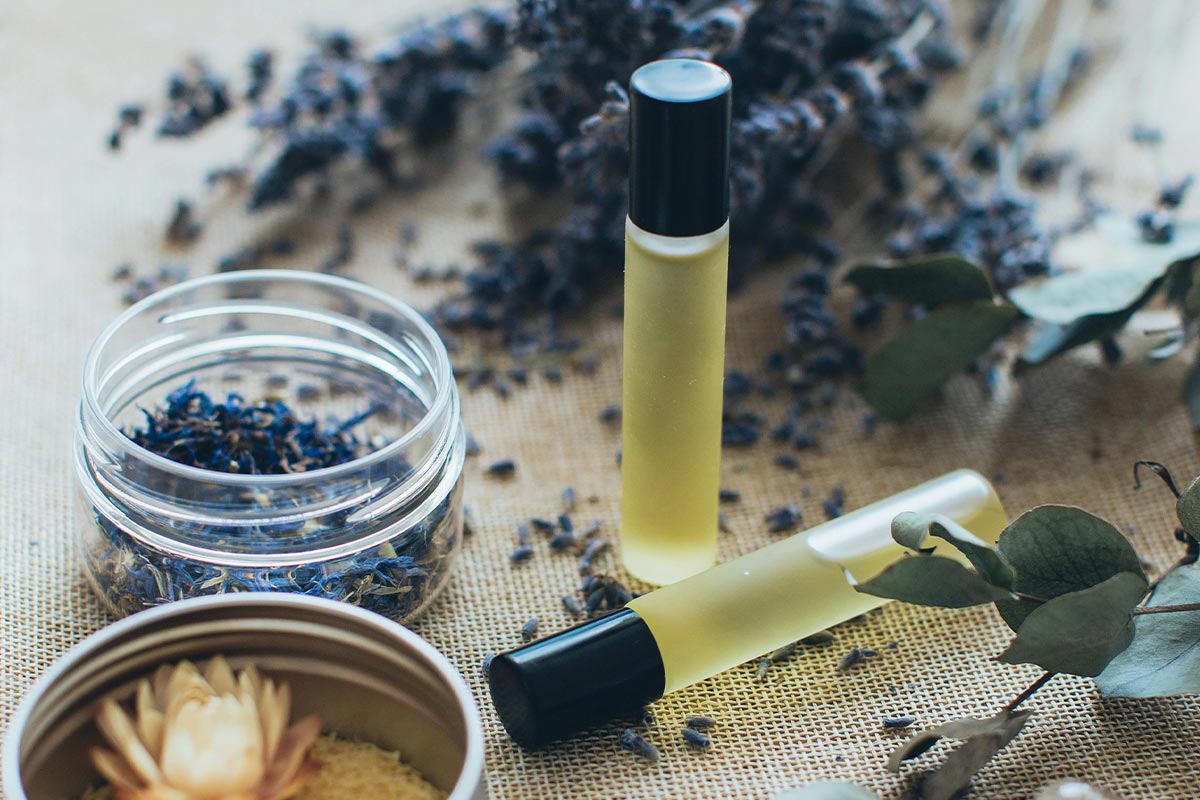 Ätherische Öle: Lavendel in der Aromatherapie, Naturkosmetik und im Haushalt